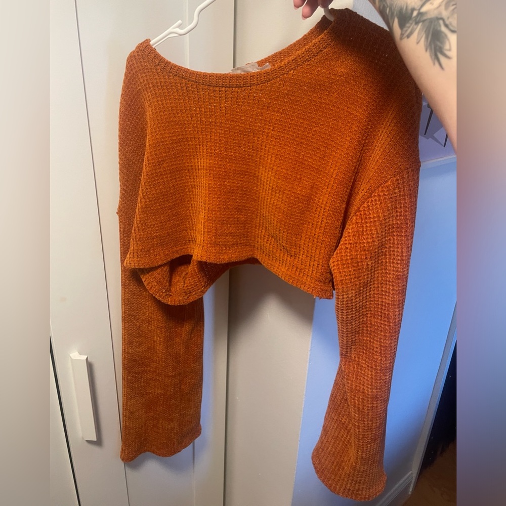 Ur an outfitters cropped bell sleeve tee